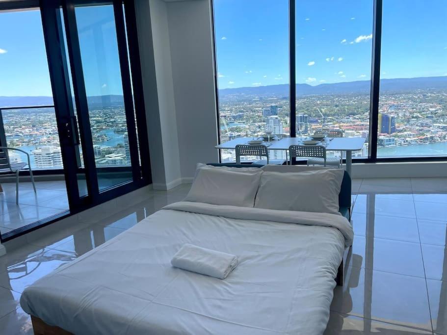 In The Heart Of Surfers Paradise Oceanview Cozy 1b 34f
