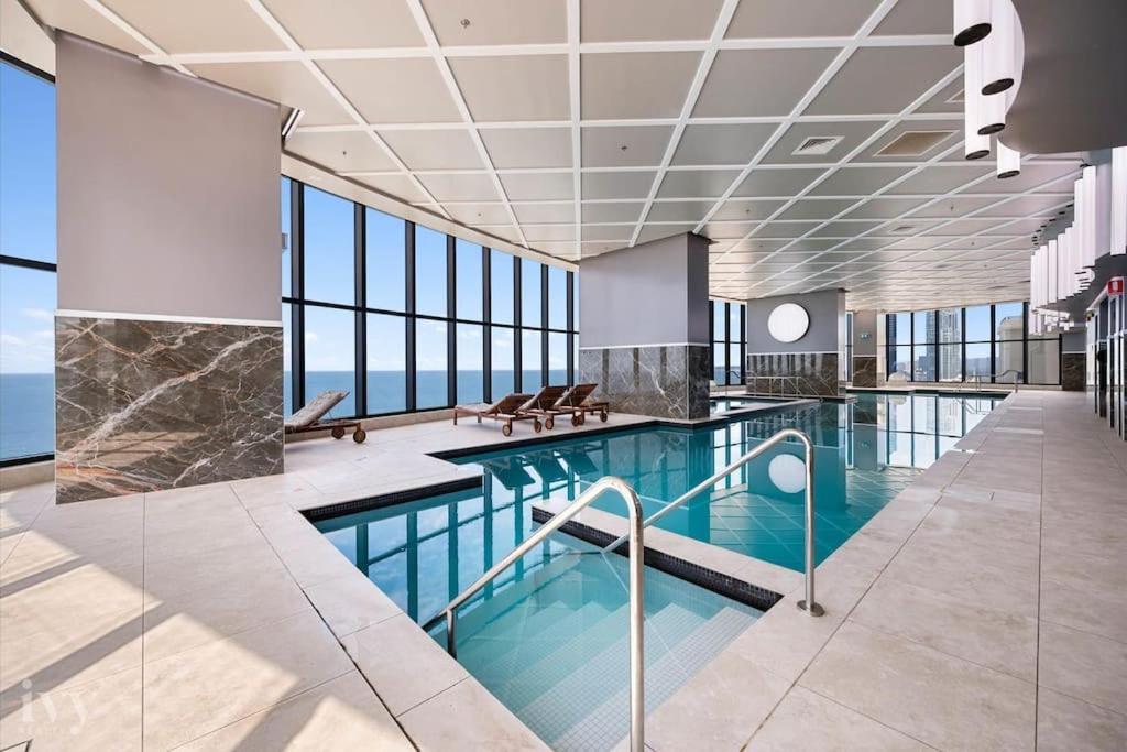 Apartment In The Heart Of Surfers Paradise Oceanview Cozy 1b 34f Gold Coast