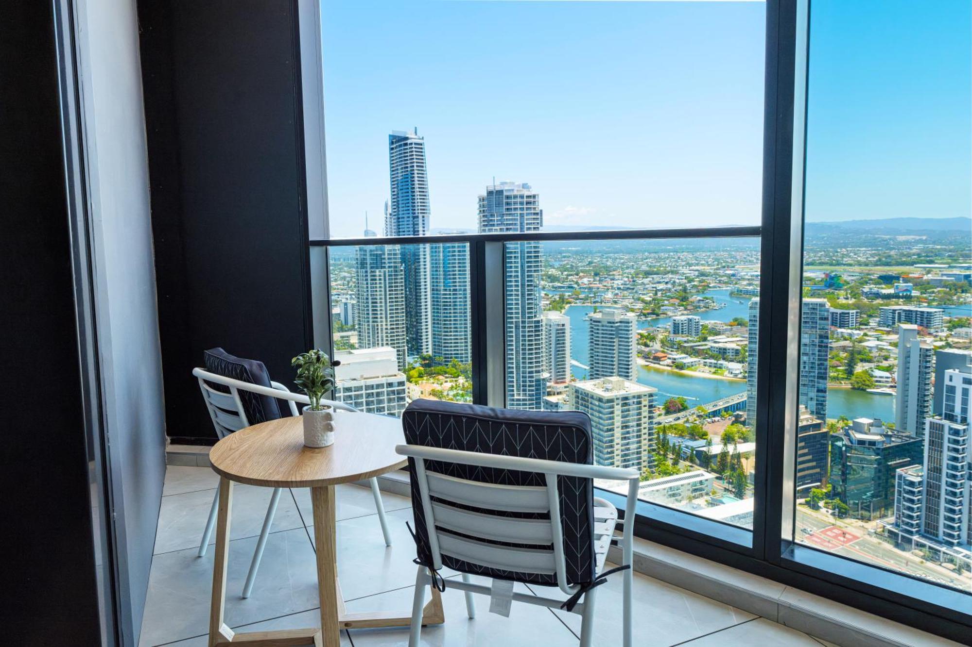 Apartment In The Heart Of Surfers Paradise Oceanview Cozy 1b 34f Gold Coast