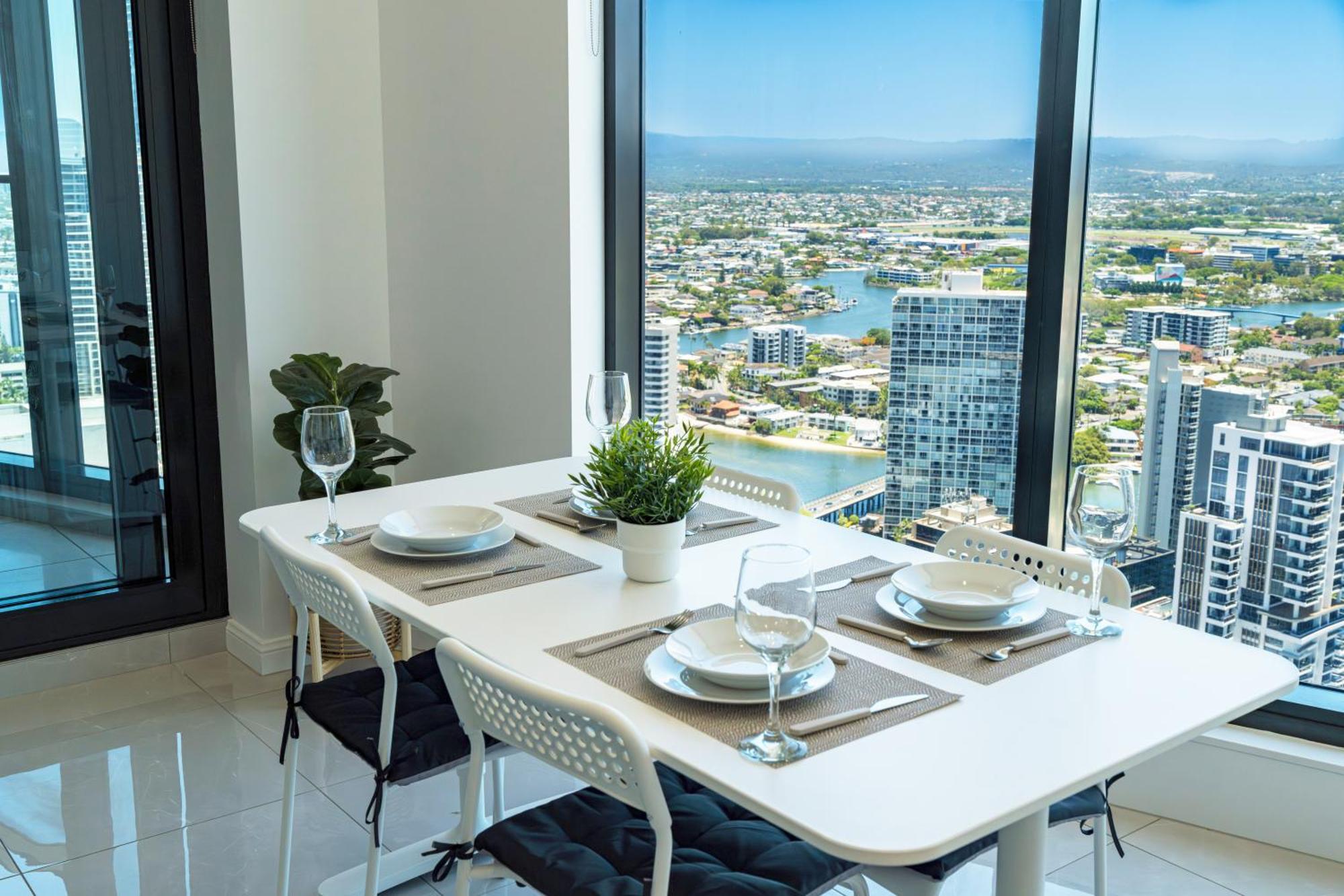 In The Heart Of Surfers Paradise Oceanview Cozy 1b 34f Gold Coast